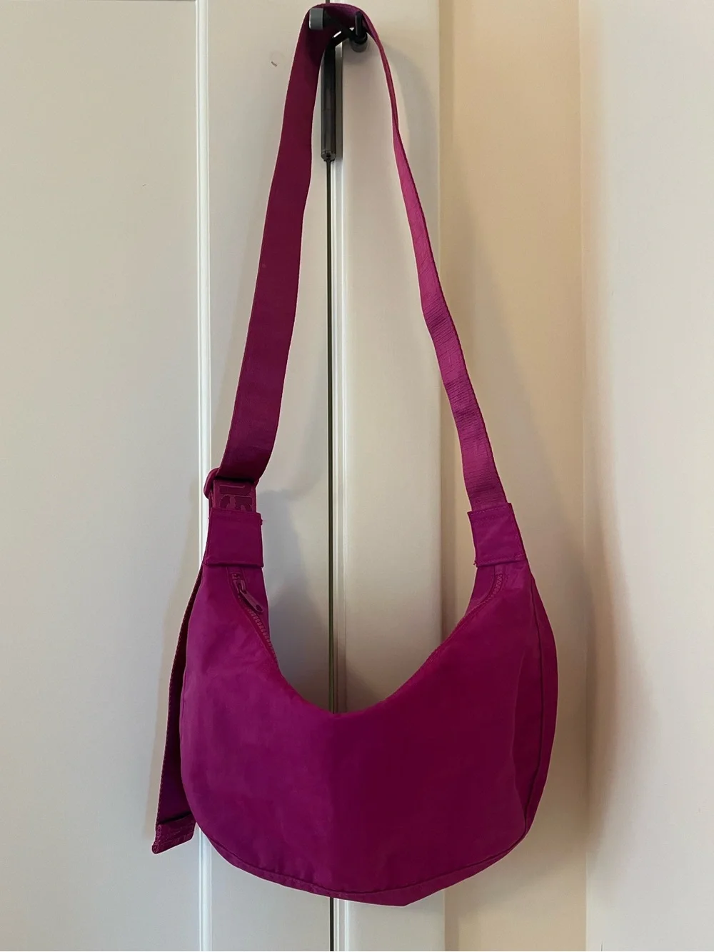 BNWT Baggu Med Crescent Bright Fuchsia - Picture 2 of 10